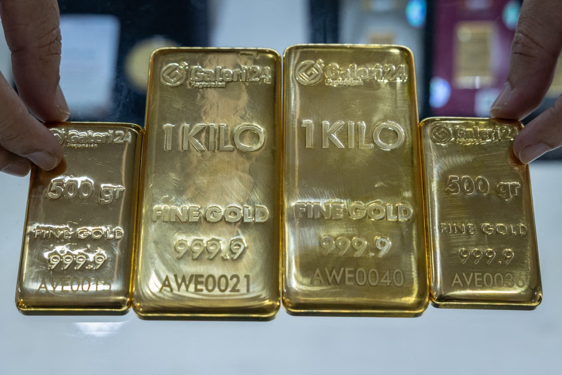 الذهب يتجه لأسوأ أسبوع منذ يونيو بعد كسر 4 آلاف دولار للأونصة